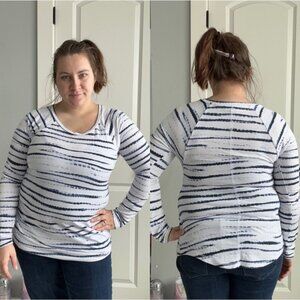 Liz Lange Maternity | White and Navy Ruched Tye Dye Striped Top | Size Small